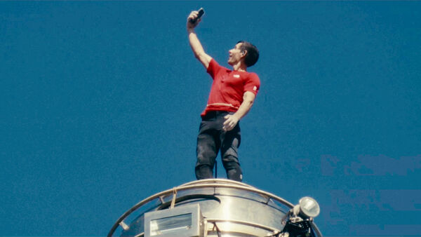 徒手爬101惹議！知名大咖「挑戰爬62樓」畫面曝光　剛做完3動作「下秒墜樓身亡」