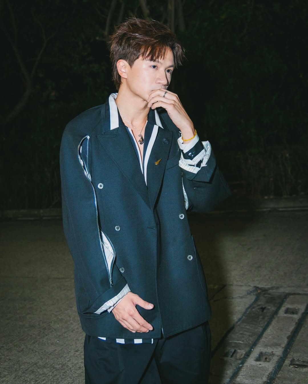 遭正宮怒控出軌!資深男星「良好形象一夕全毀」 突傳入院「癱軟坐輪椅」病況曝光