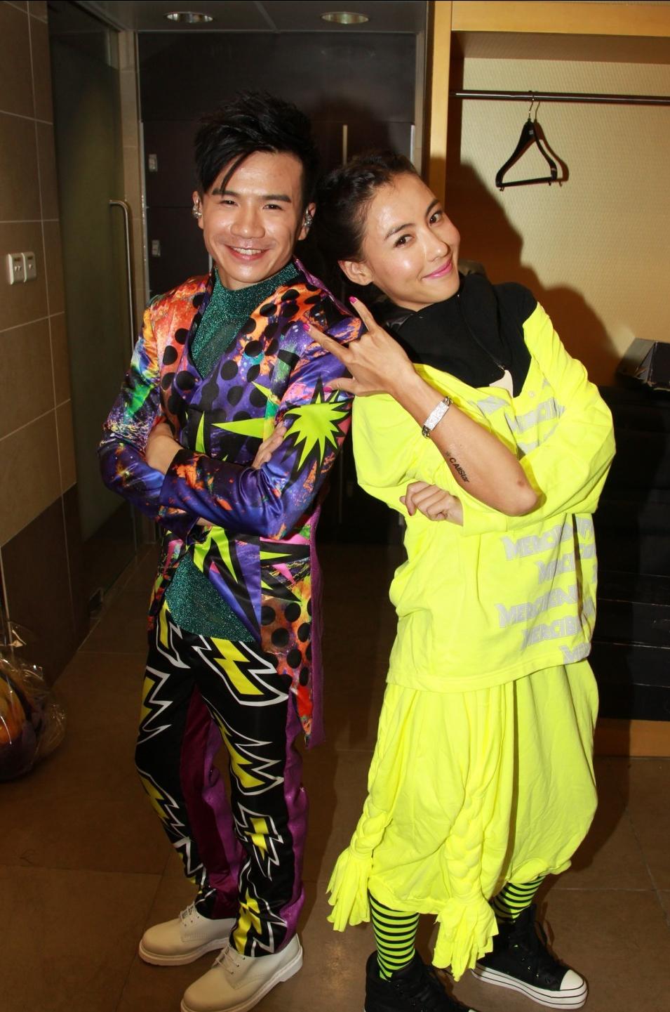 遭正宮怒控出軌!資深男星「良好形象一夕全毀」 突傳入院「癱軟坐輪椅」病況曝光