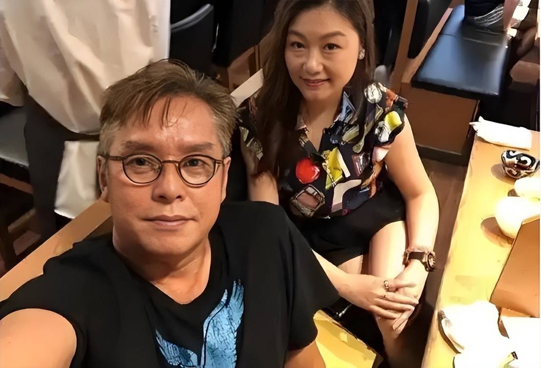 愛上大22歲已婚天王!最強狐狸精「靠生兒逼走原配」入主豪門 30年後「近況讓人直搖頭」:太不堪了...