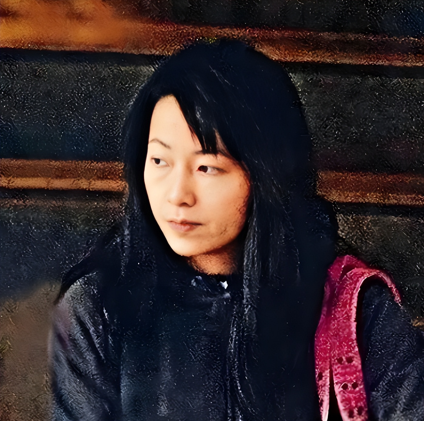 愛上大22歲已婚天王!最強狐狸精「靠生兒逼走原配」入主豪門 30年後「近況讓人直搖頭」:太不堪了...