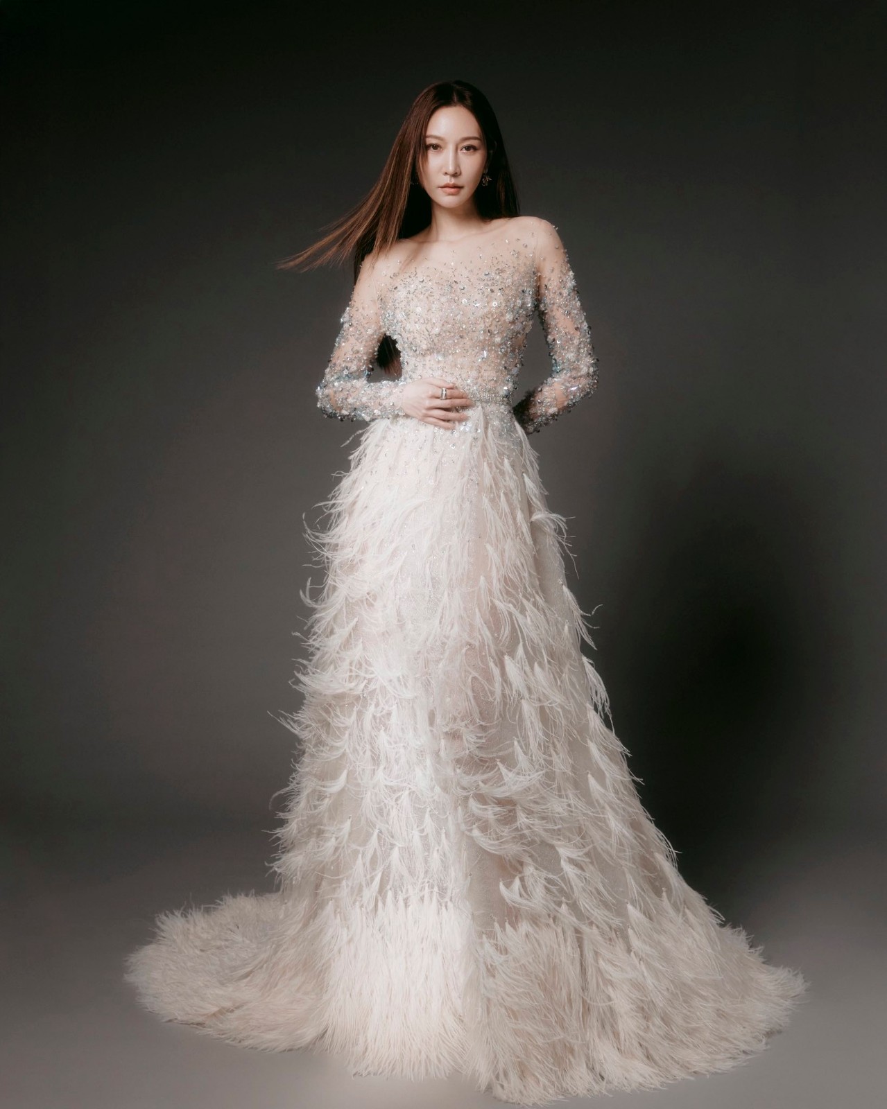 才剛抽到LULU捧花!43歲曾莞婷曬「男子背後親密環抱」 背後「小9歲超帥鮮肉曝光」認:學壞了