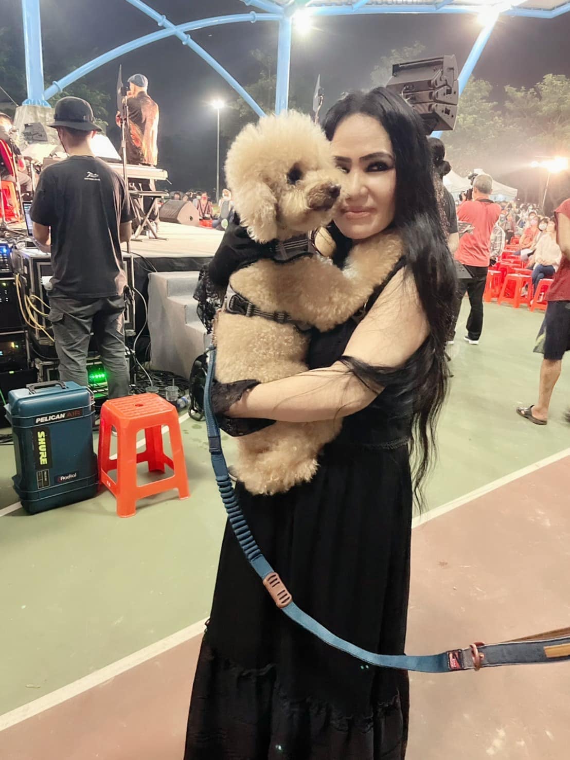 女兒離家不孤單!68歲歌后「笑談獨居生活」領養2毛孩作伴 愜意不放縱「曬23腰傲人身材」內外皆美