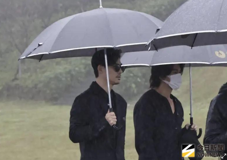 快訊／大S紀念雕像落成！F4「周渝民、言承旭來了」　網驚「他堅持推輪椅現身」追思送別