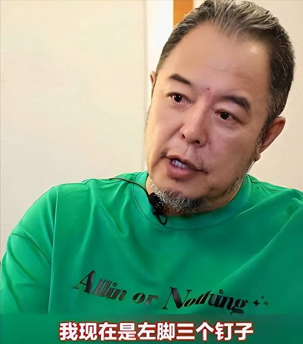 曾紅遍全國！68歲老戲骨「如今癱坐輪椅」沒親人探望　網看「落魄難堪近況」怒轟：報應終於來了