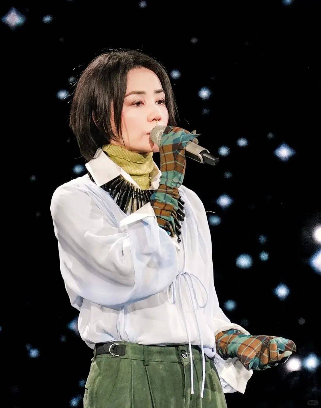 2026年「這一款復古毛衣」又流行回來！　教你「4種穿搭法」保暖又高級：舊衣穿出新時尚