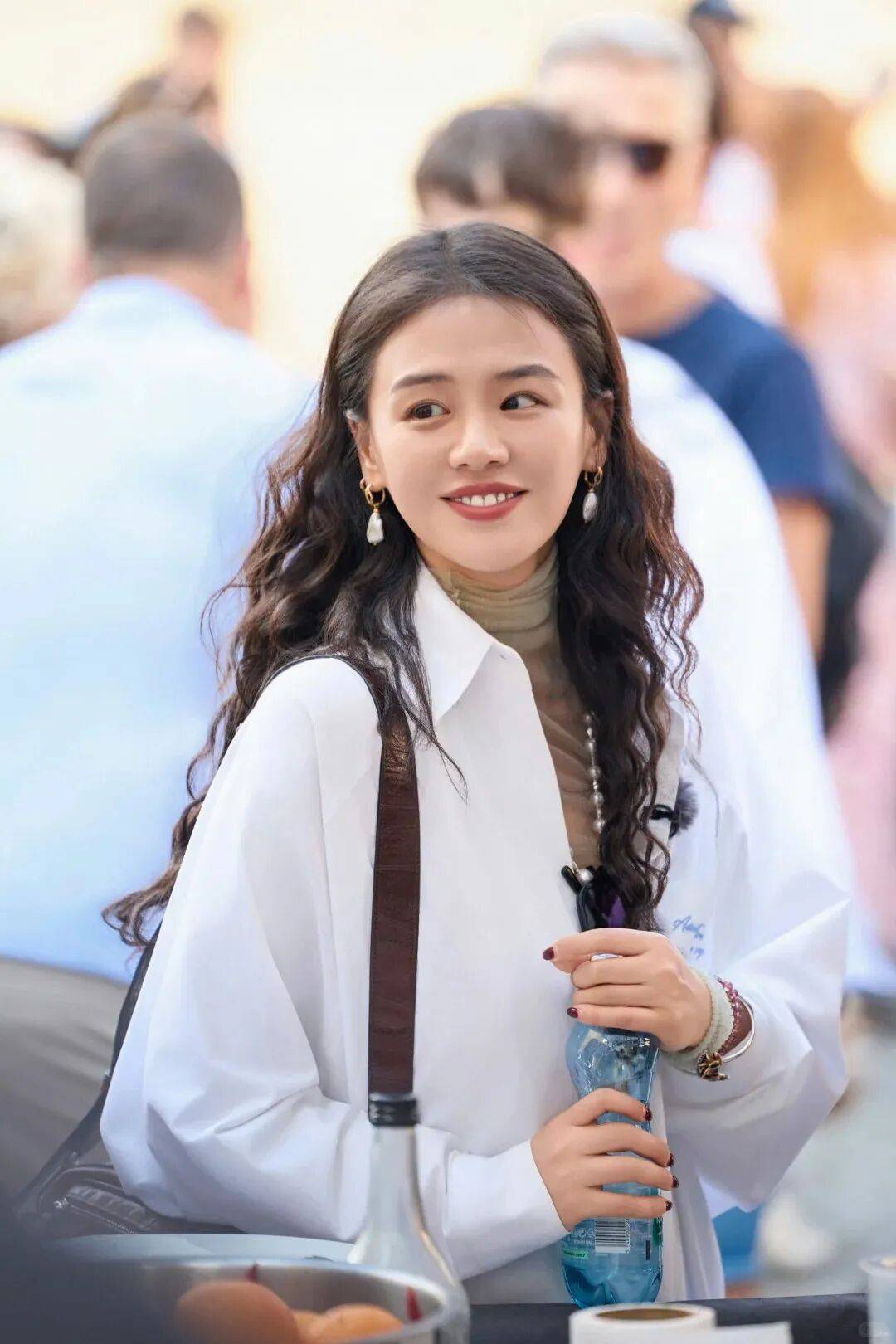 2026年「這一款復古毛衣」又流行回來！　教你「4種穿搭法」保暖又高級：舊衣穿出新時尚