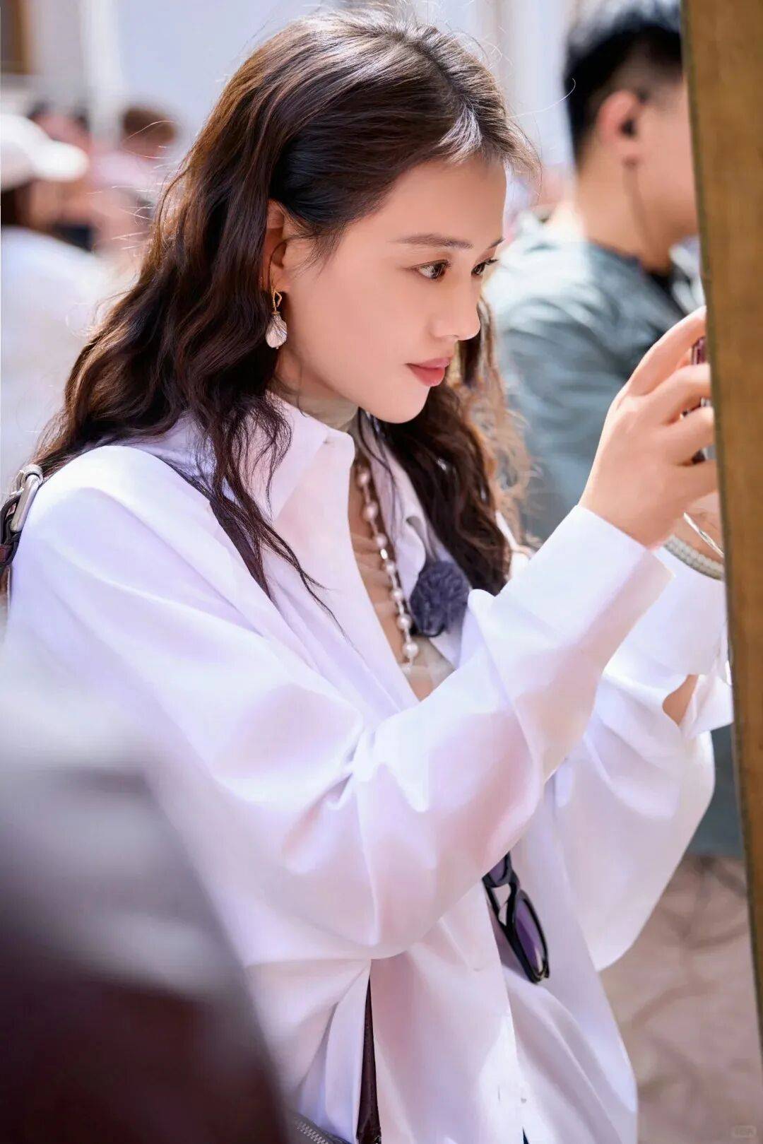 2026年「這一款復古毛衣」又流行回來！　教你「4種穿搭法」保暖又高級：舊衣穿出新時尚