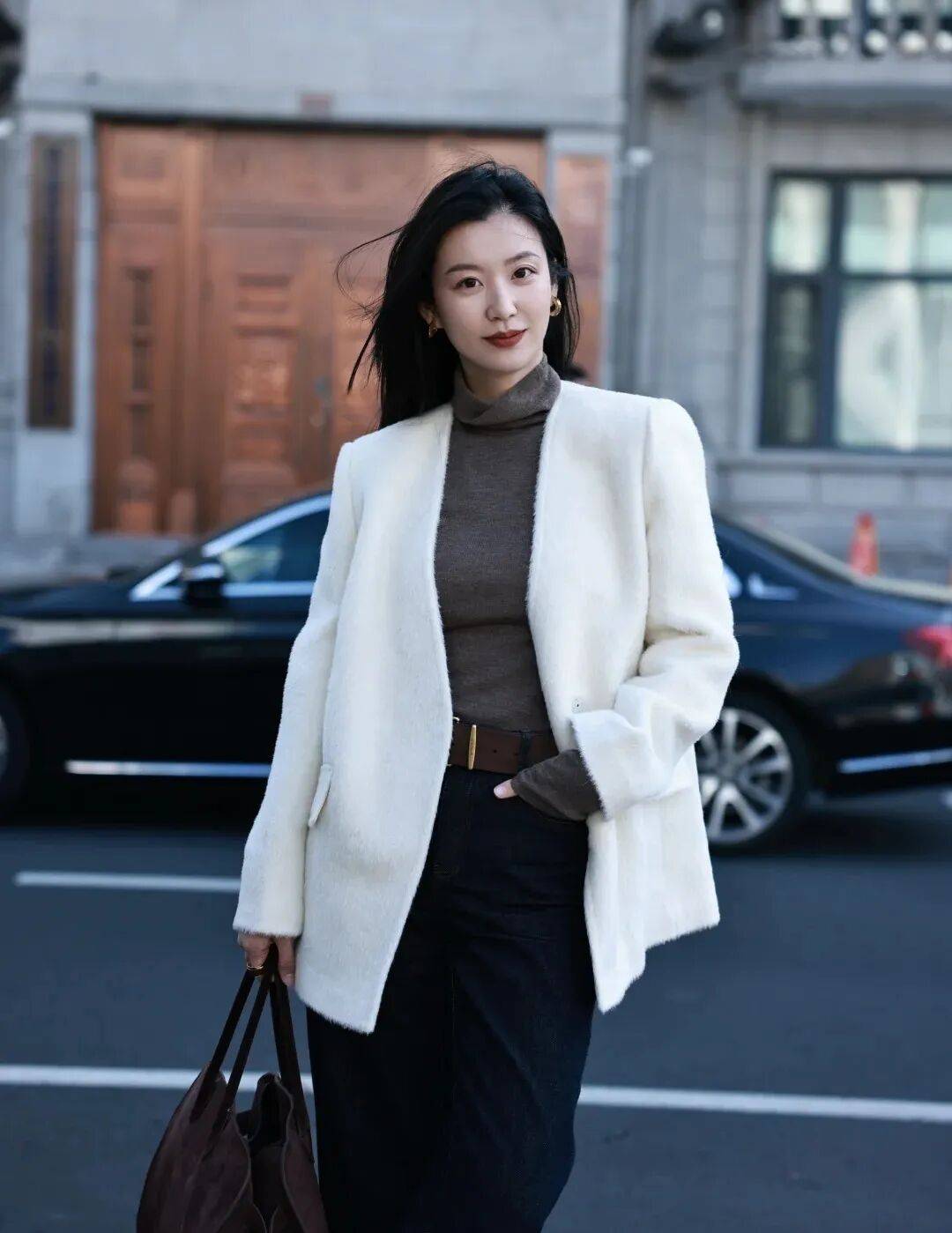 2026年「這一款復古毛衣」又流行回來！　教你「4種穿搭法」保暖又高級：舊衣穿出新時尚