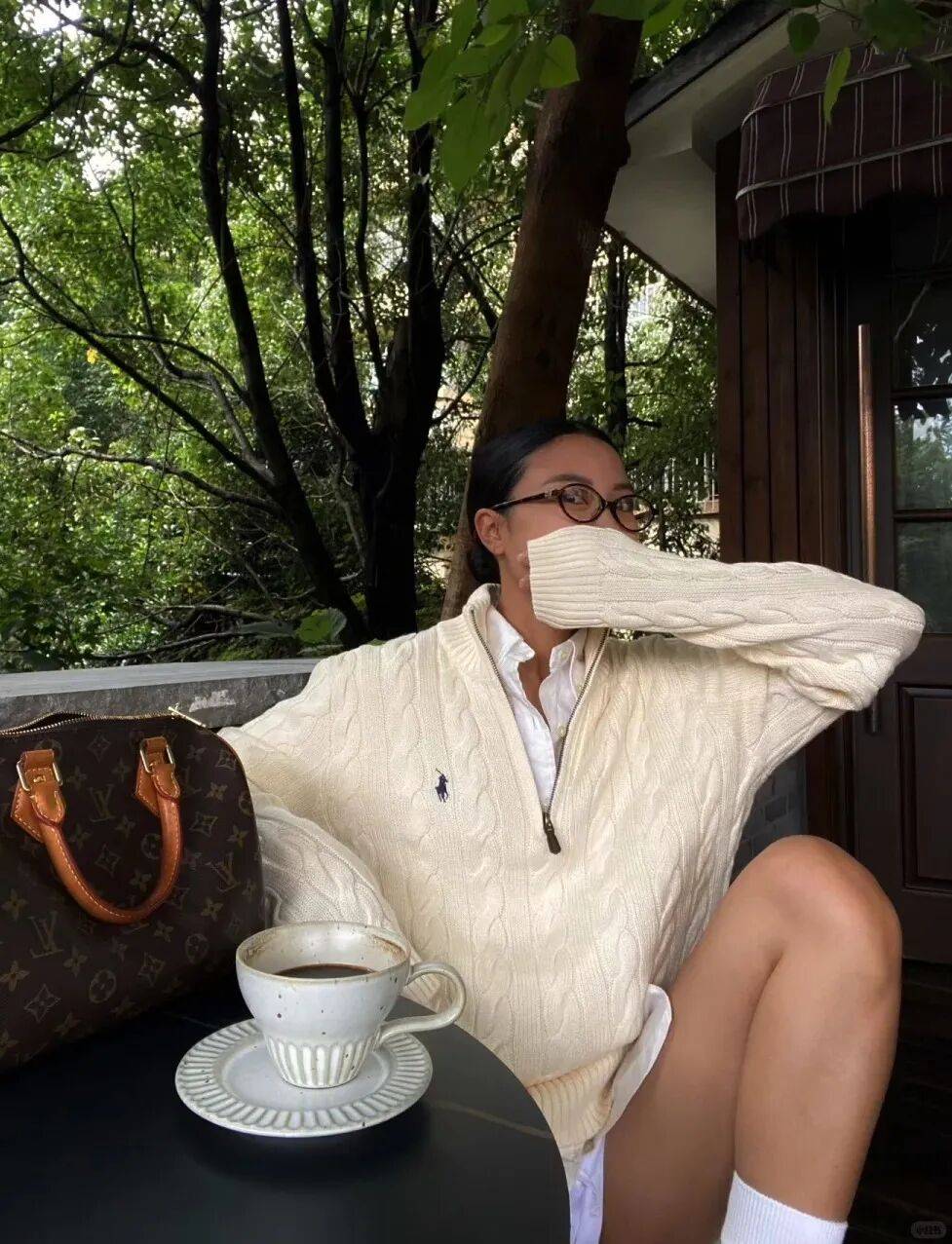 2026年「這一款復古毛衣」又流行回來！　教你「4種穿搭法」保暖又高級：舊衣穿出新時尚