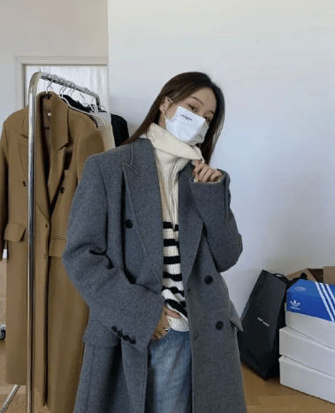 2026年「這一款復古毛衣」又流行回來！　教你「4種穿搭法」保暖又高級：舊衣穿出新時尚