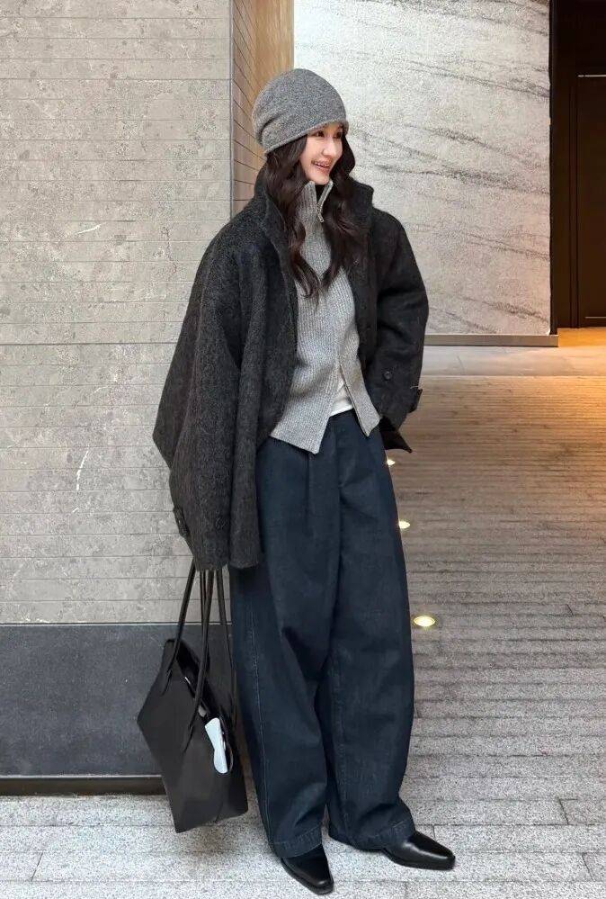 2026年「這一款復古毛衣」又流行回來！　教你「4種穿搭法」保暖又高級：舊衣穿出新時尚