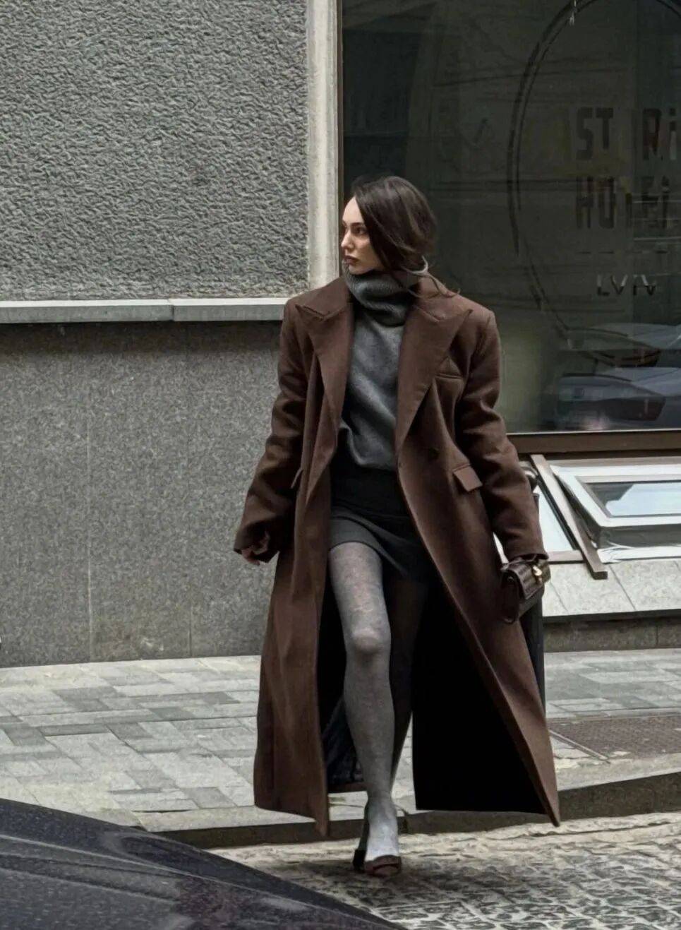 2026年「這一款復古毛衣」又流行回來！　教你「4種穿搭法」保暖又高級：舊衣穿出新時尚