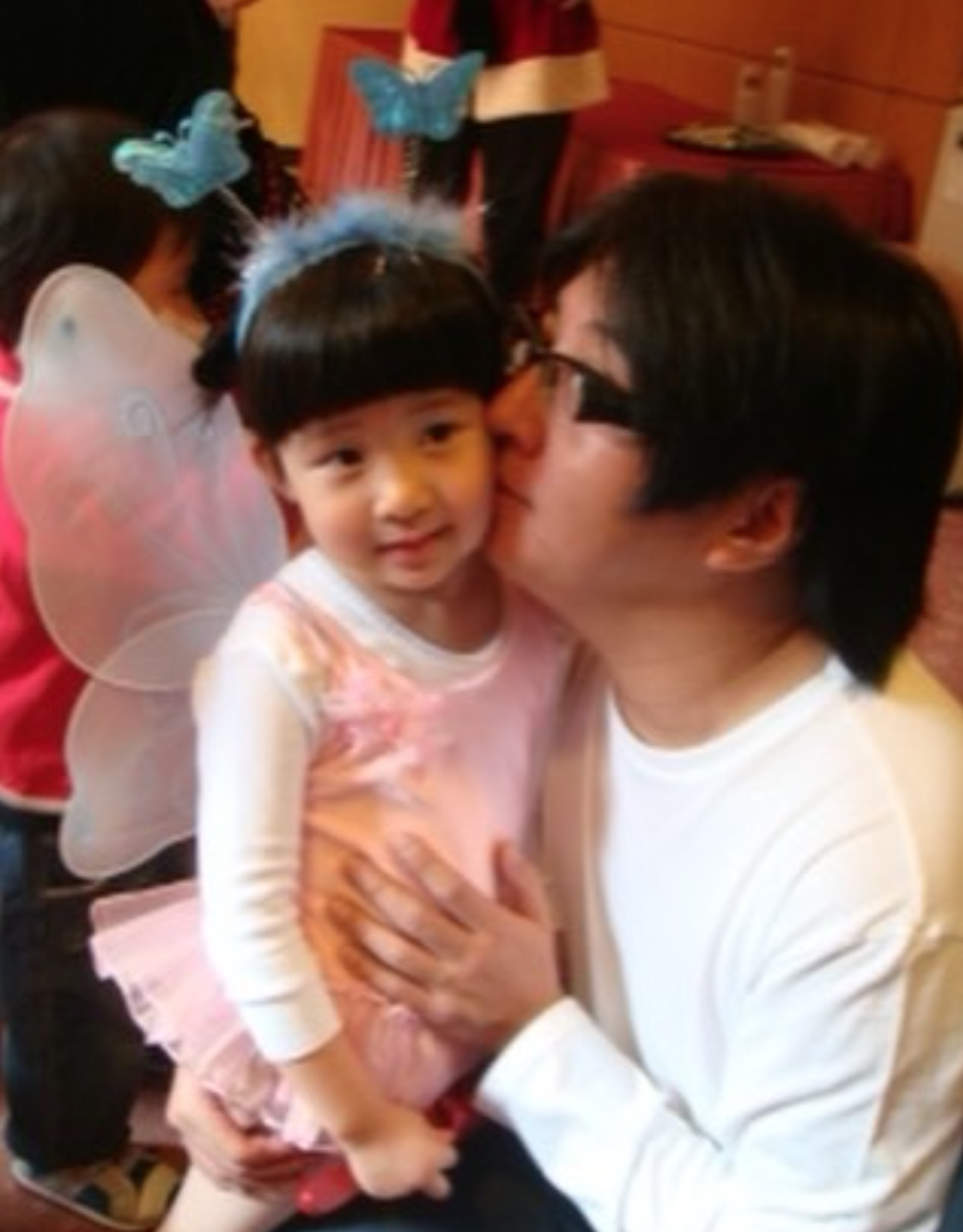 撕破臉7年!袁惟仁兒子淚「終於扯平了」 女兒曝「最後一面」:下輩子拉我走紅毯