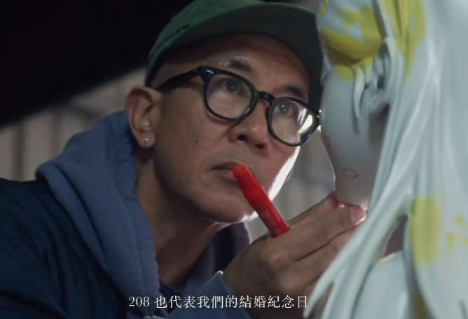 雨中送大S！具俊曄身上穿大衣「藏愛妻密碼」　阿雅淚曝「歐巴設計雕像巧思」：真的很懂她