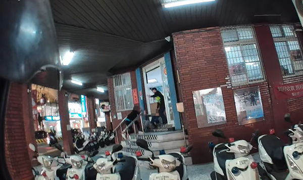 台南派出所砍人！ 29歲男「拿腳皮刀行兇」現場尖叫　現況曝光「多人大爆血送醫」