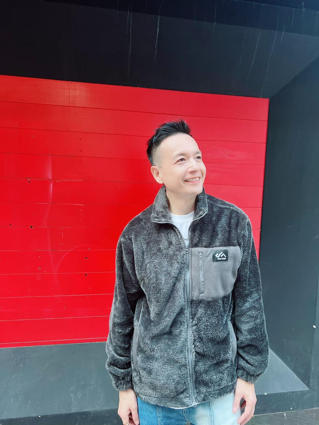 原本想進一步交往！小鐘曖昧對象開口「月給8萬才交往」　他笑笑殺價「兩人後續發展」讓人傻了