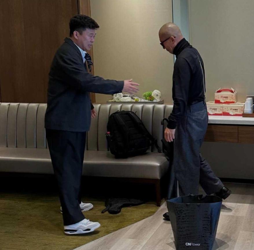 喪妻一年走不出！具俊曄「被目擊崩潰痛哭」　好友「一看他遺留紙條」心碎：真的太愛了