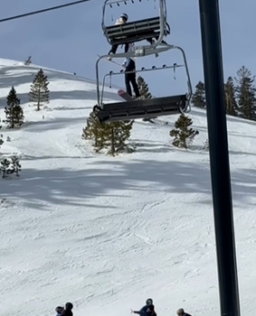 最新／12歲女童搭纜車「竟掉出來」　8公尺高空苦撐「脫手墜落」