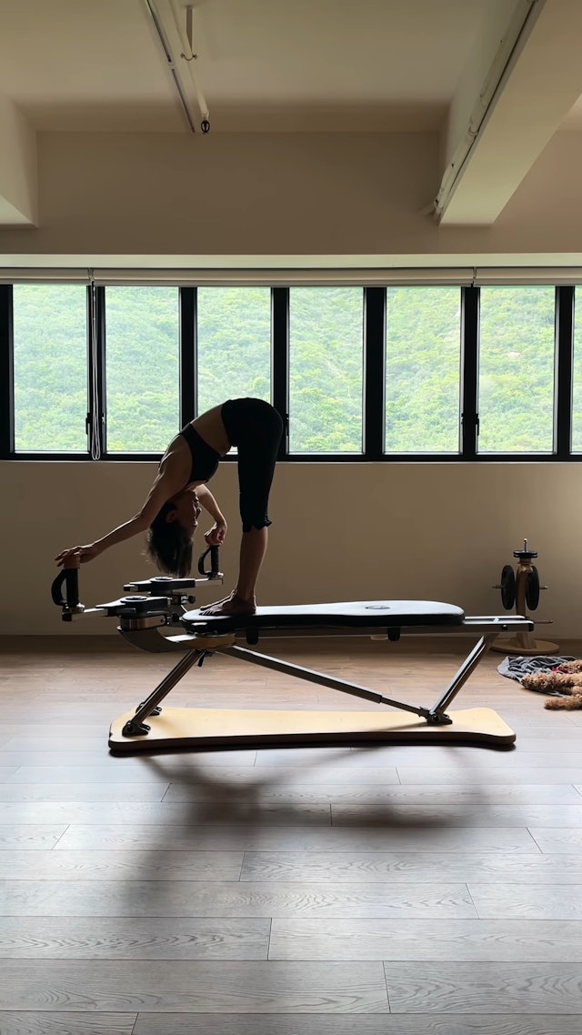 淡出神隱多年！樂壇歌后「57歲曬高難度健身照」　神凍齡「轉行成老師」網驚：看不出年近花甲