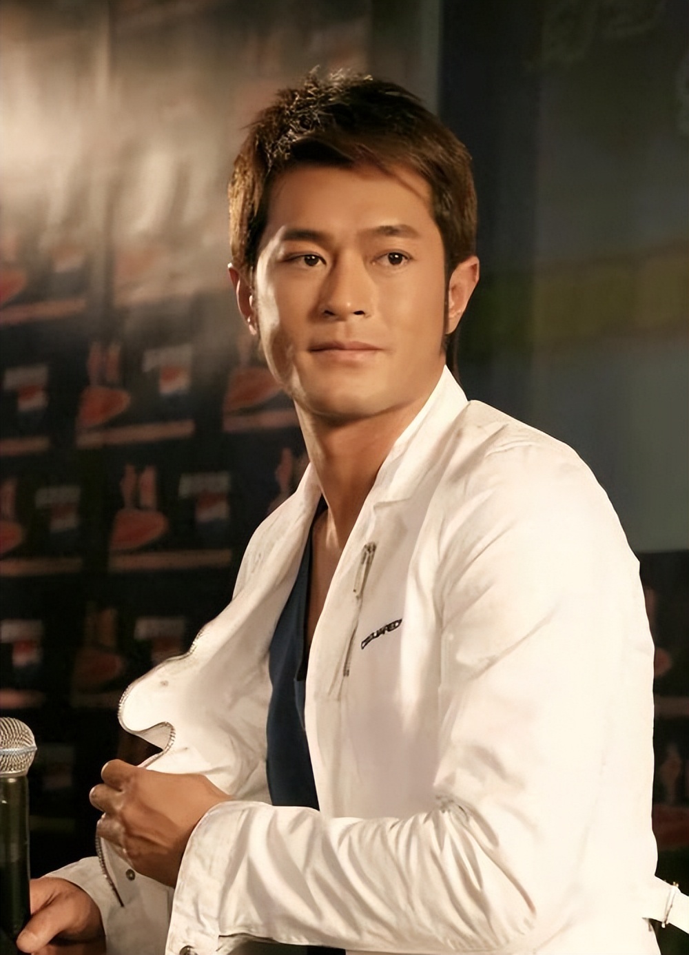 當年風靡萬千少女！55歲古天樂「至今卻不婚不育」 和9旬爸媽住「網看近況卻讚爆」：人生贏家