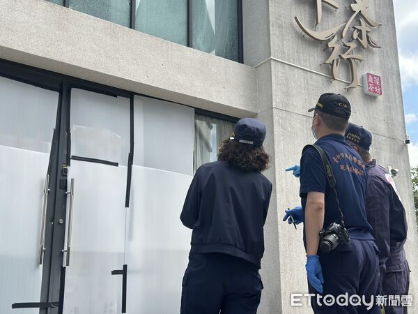 滿布彈孔！台中驚傳「當街開槍掃射」　17歲少年「帶槍衝警局」