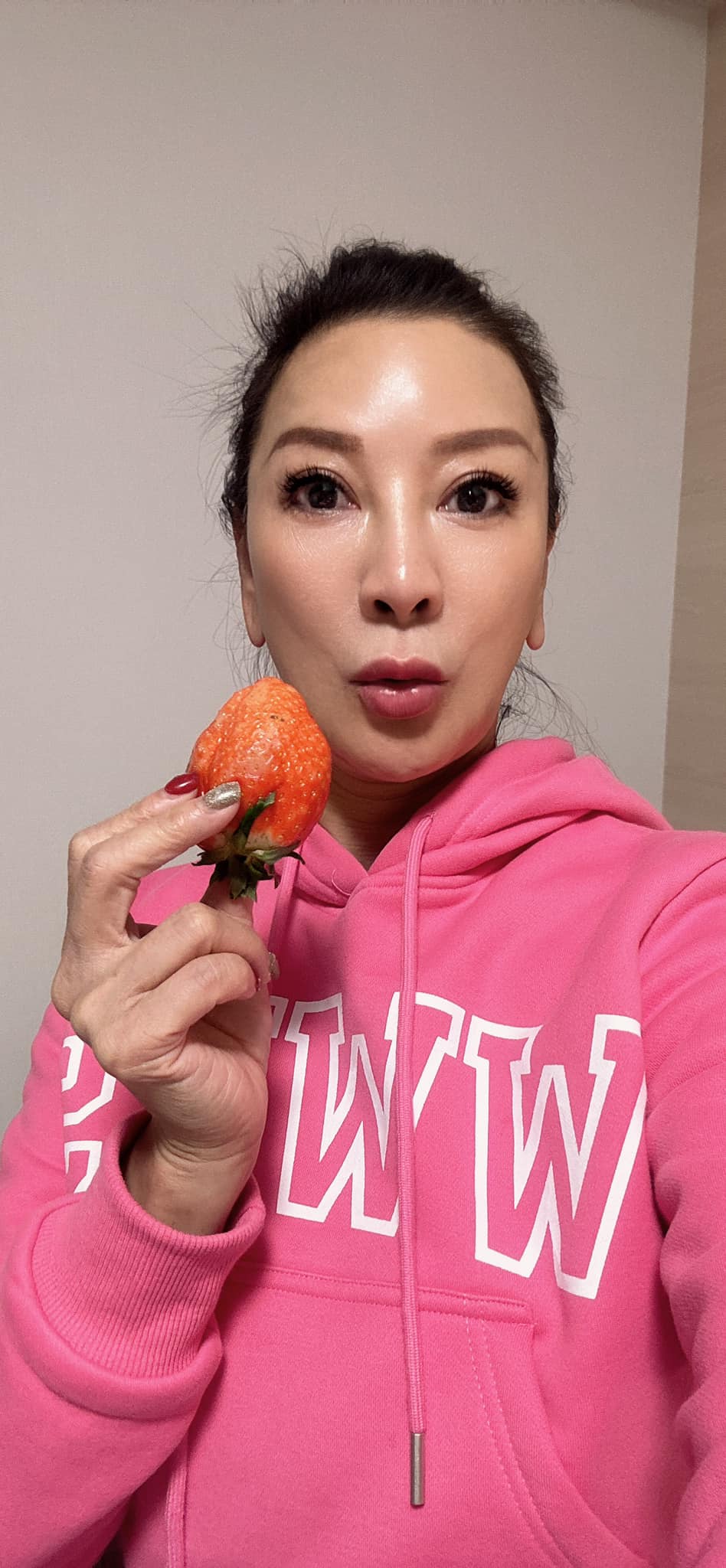 60歲依舊沒嫁！楊繡惠「驚傳在高空被求婚」　男方「竟是演藝圈的他」拿鑽戒深情告白