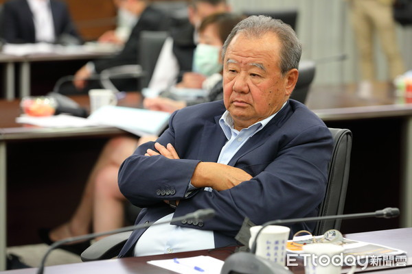 快訊／台灣大廠總裁「涉挪移10億元」　聯手她「掏空公司」