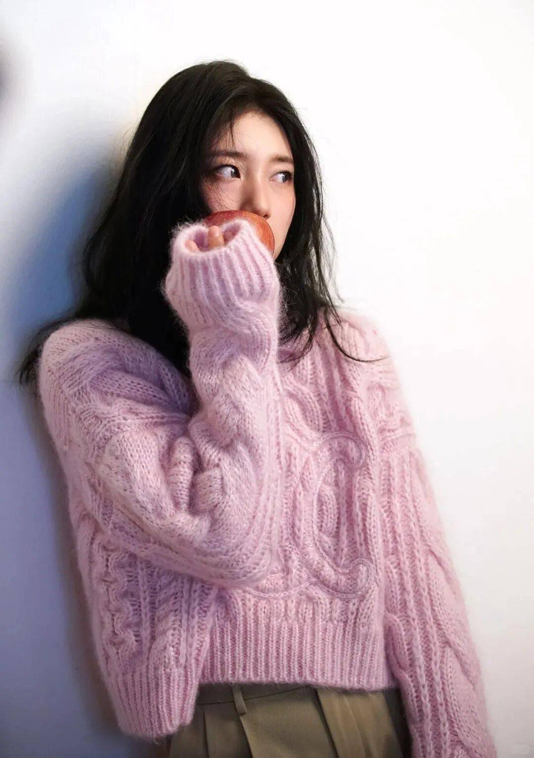 2026買新衣必看！今年冬天「最流行5款毛衣」　保暖卻不顯胖「搭配對了年輕氣色好」❤️