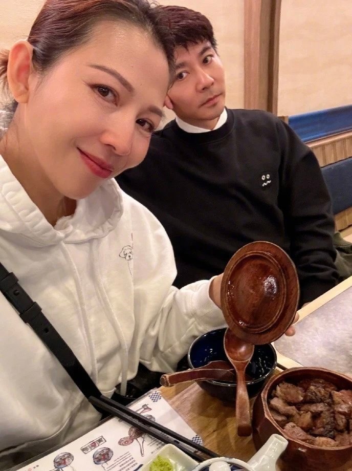 壞女人專業戶！52歲資深女星「私下親民舉動」圈粉無數　鏡頭一轉「老公模樣超詭異」網友全嚇壞