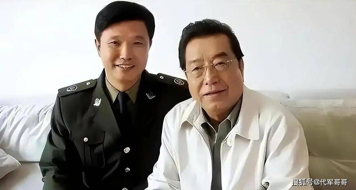 86歲還不敢退休！大咖歌星「被29歲兒子長期啃老」　坐輪椅「到鄉下辛苦商演」近況網心疼：本該安享晚年