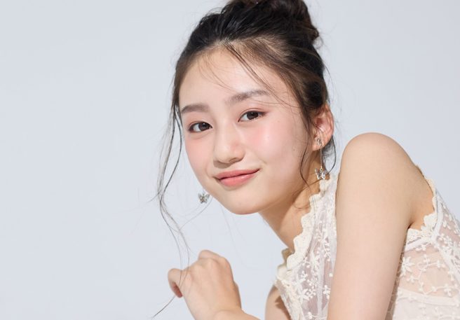 清純形象全毀！15歲女星「流出吸菸照」　公司道歉全認了：「她還喝酒」