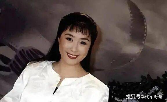 當紅時突然消失！資深女星「被傳得罪大人物」遭封殺　如今70歲「再現身滿頭白髮」令人唏噓