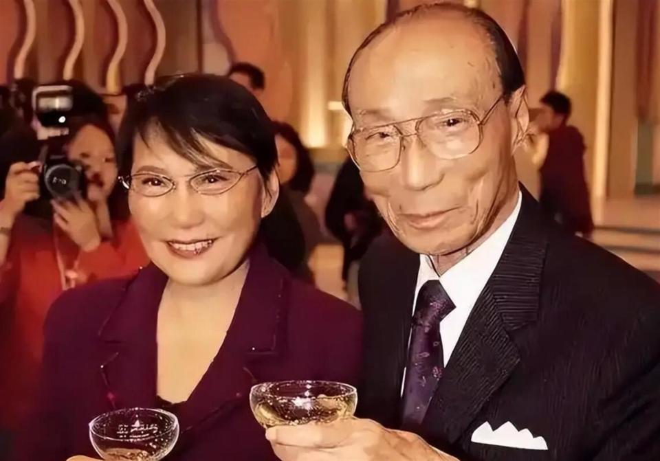 捧紅周潤發、劉德華！演藝圈大咖身亡「留下960億遺產」　4子女放棄繼承「連送終也缺席」...