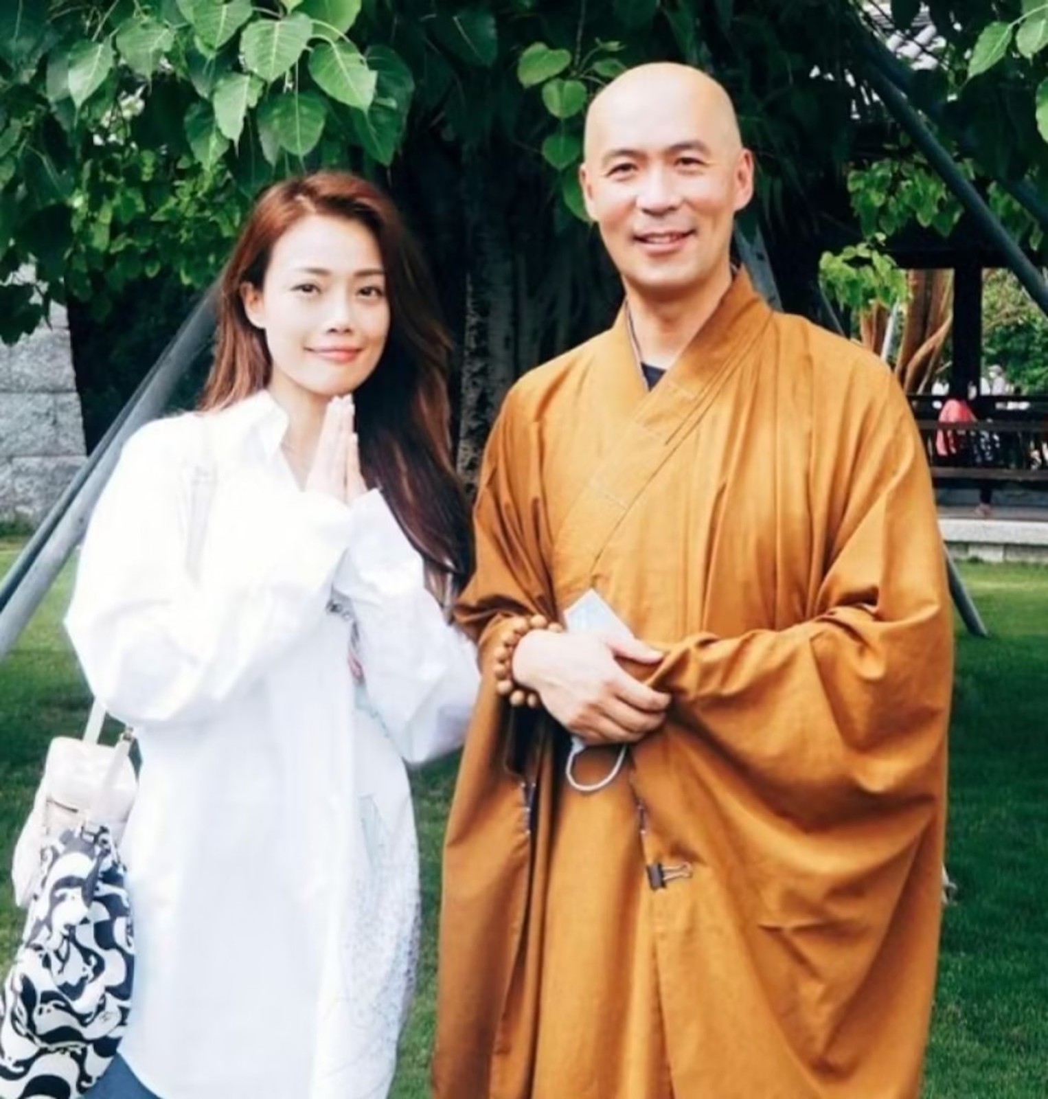 年輕時超帥的！59歲知名男星看破紅塵「出家18年」　罕見出鏡「顯滄桑」網友差點不敢認 