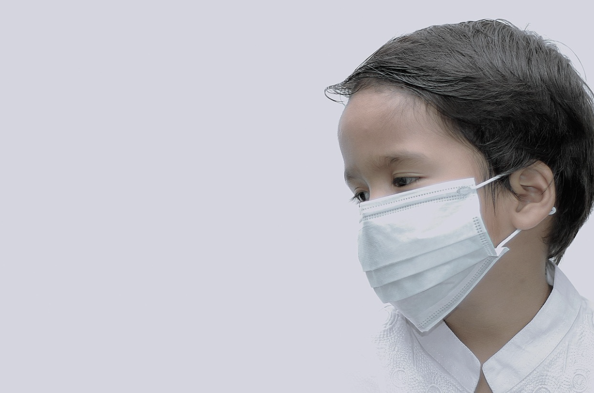 以為只是感冒！12歲男童發燒「卻喊腳痛」　醫一拉褲管「急轉大醫院進加護」：差一點沒命