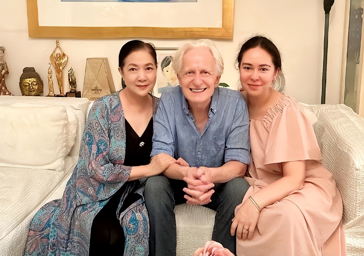 當紅時選擇結婚！65歲資深影后「嫁大15歲德國老公」不被看好　婚後「提100多次離婚」近況令人驚訝