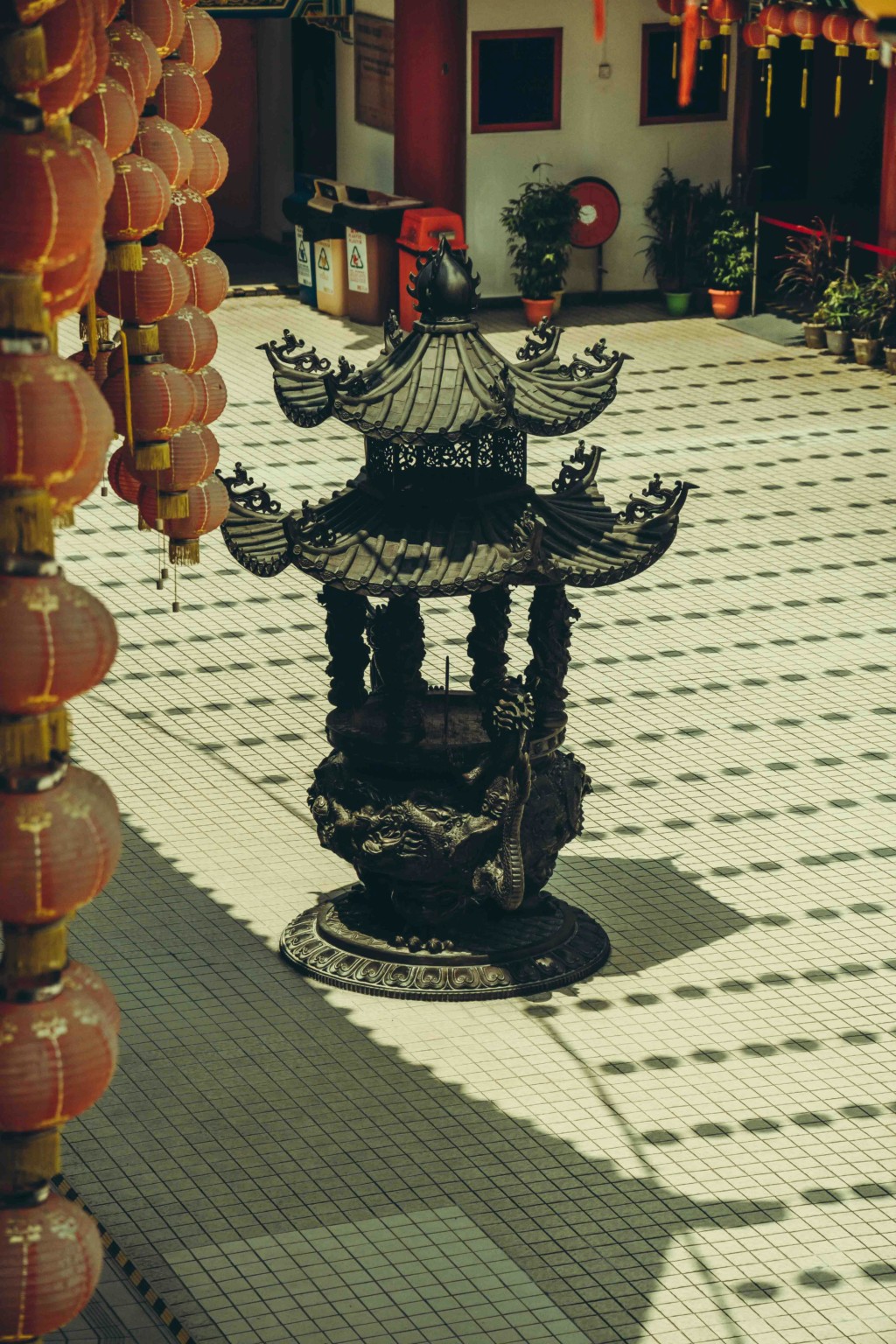 網爆「賣仙佛界職位」人生提前結算！女子「2天後過世」刑事局出手了