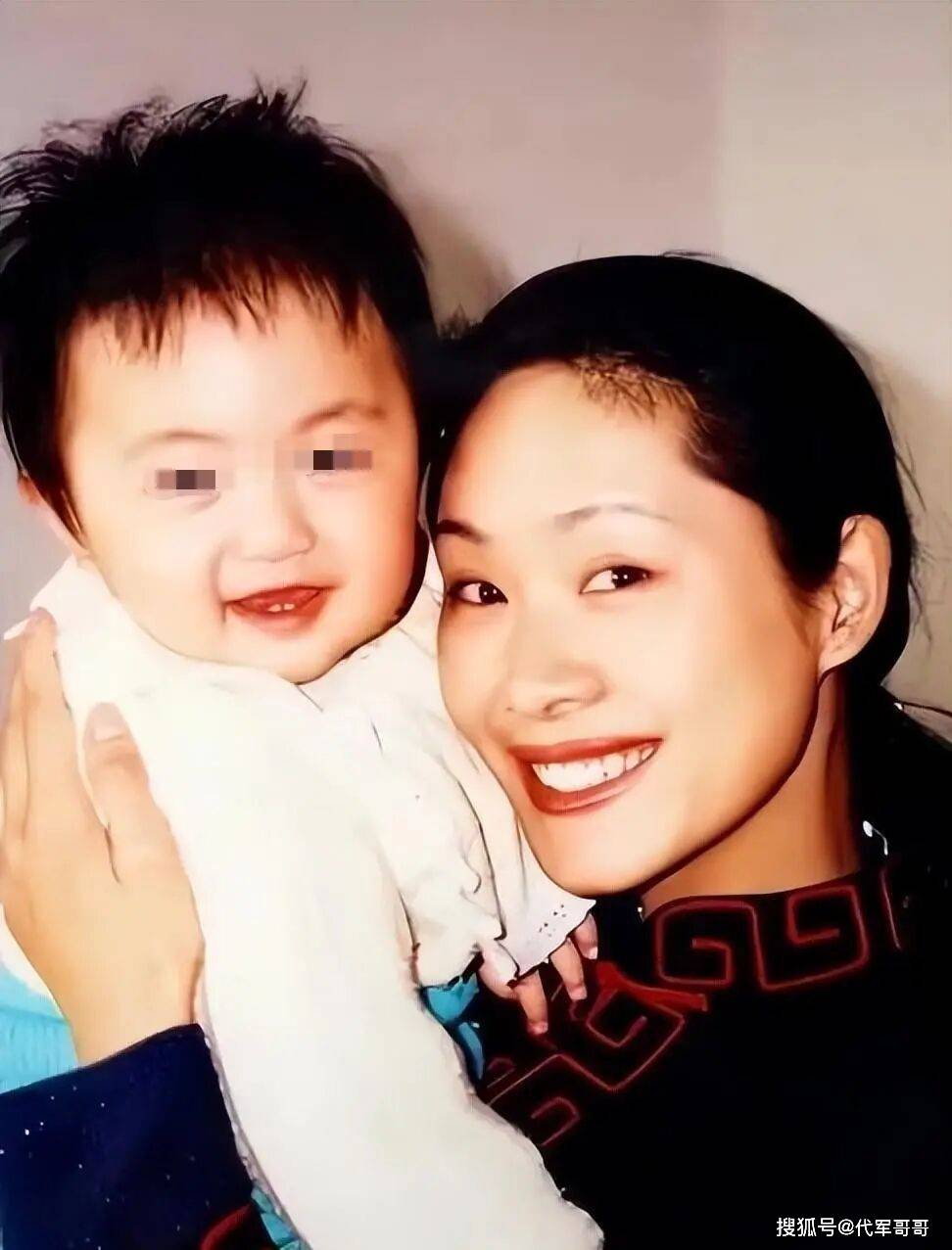 離婚後成單親媽！59歲歌后退圈「帶女兒嫁給粉絲」　多年後「被爆窮困潦倒」消失近況曝光...