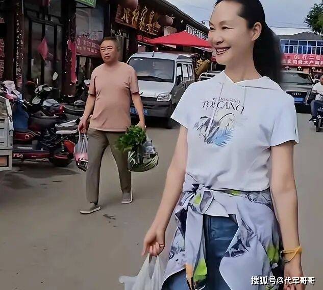 離婚後成單親媽！59歲歌后退圈「帶女兒嫁給粉絲」　多年後「被爆窮困潦倒」消失近況曝光...