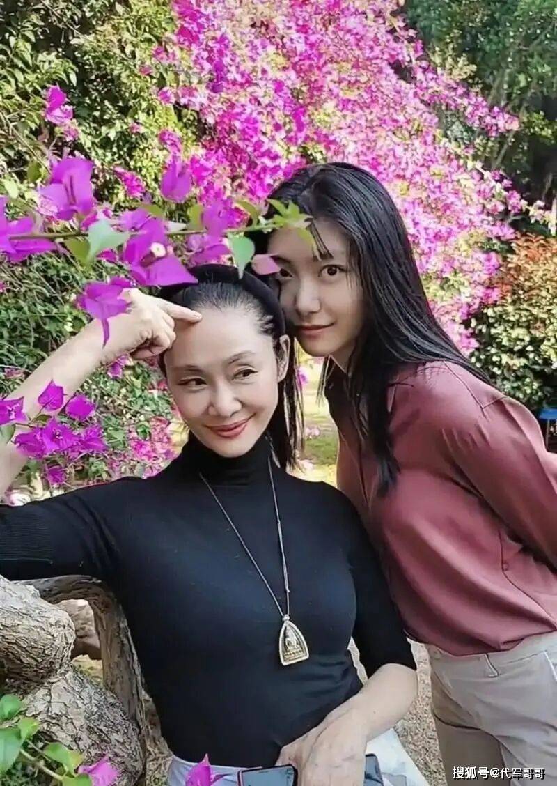 離婚後成單親媽！59歲歌后退圈「帶女兒嫁給粉絲」　多年後「被爆窮困潦倒」消失近況曝光...