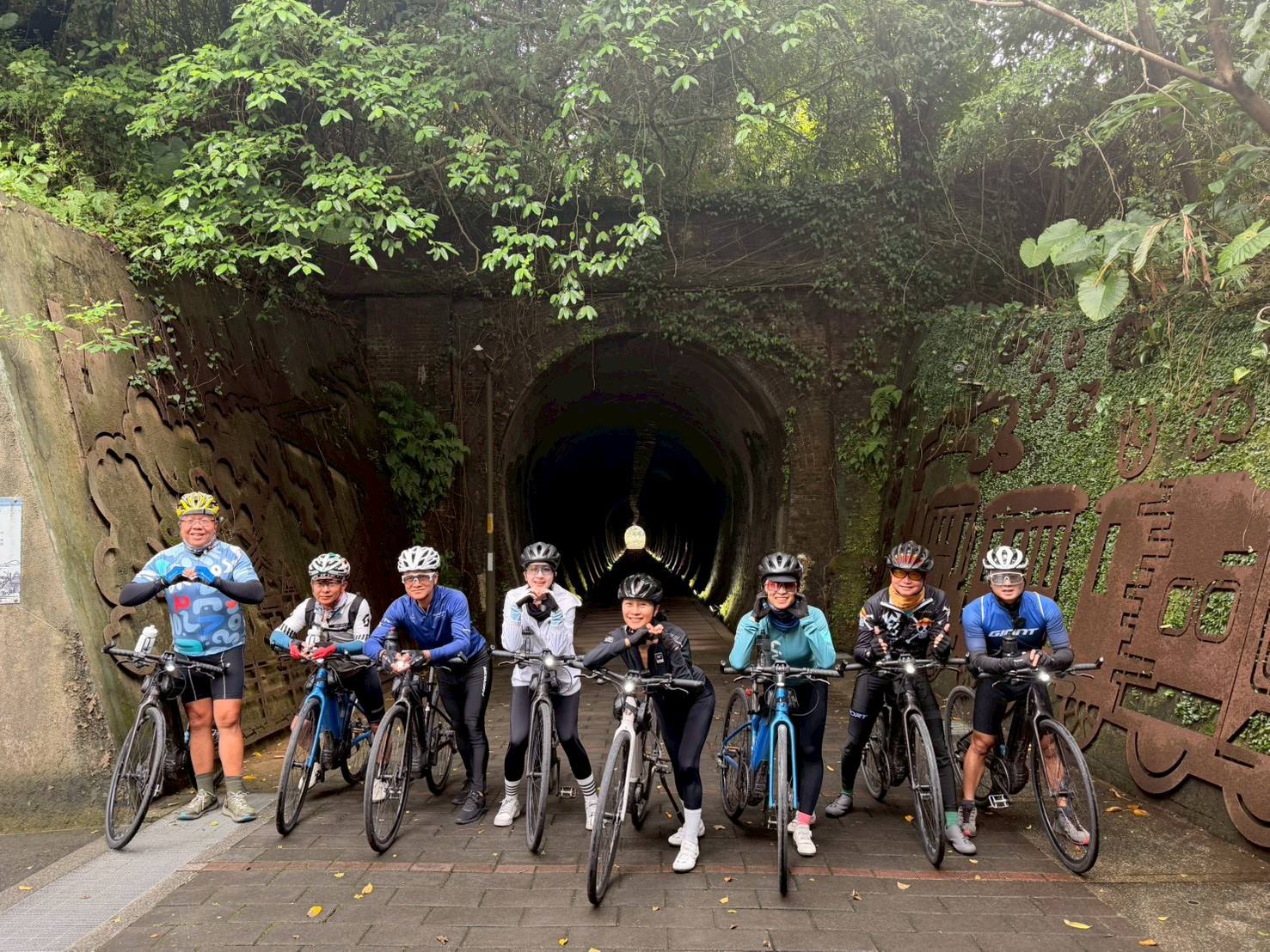 切除10公分腫瘤！60歲第一玉女抗癌「單車環島超勇」　曝「常見到恩師劉文正」：有夠帥