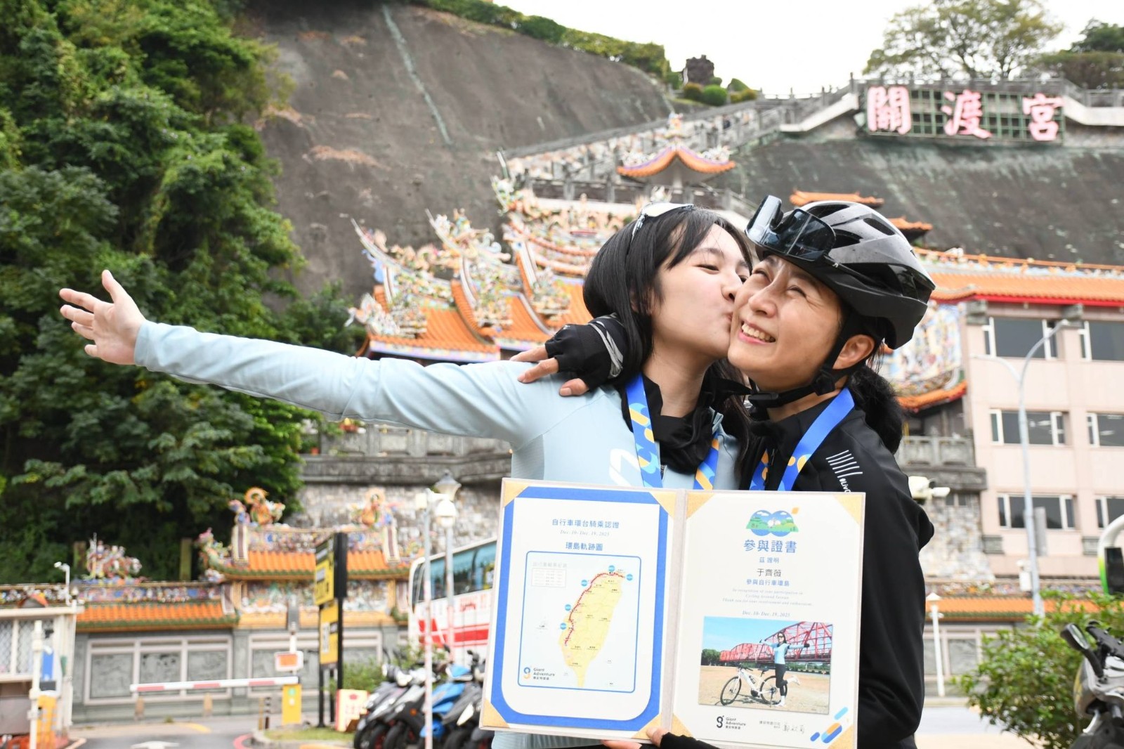 切除10公分腫瘤！60歲第一玉女抗癌「單車環島超勇」　曝「常見到恩師劉文正」：有夠帥