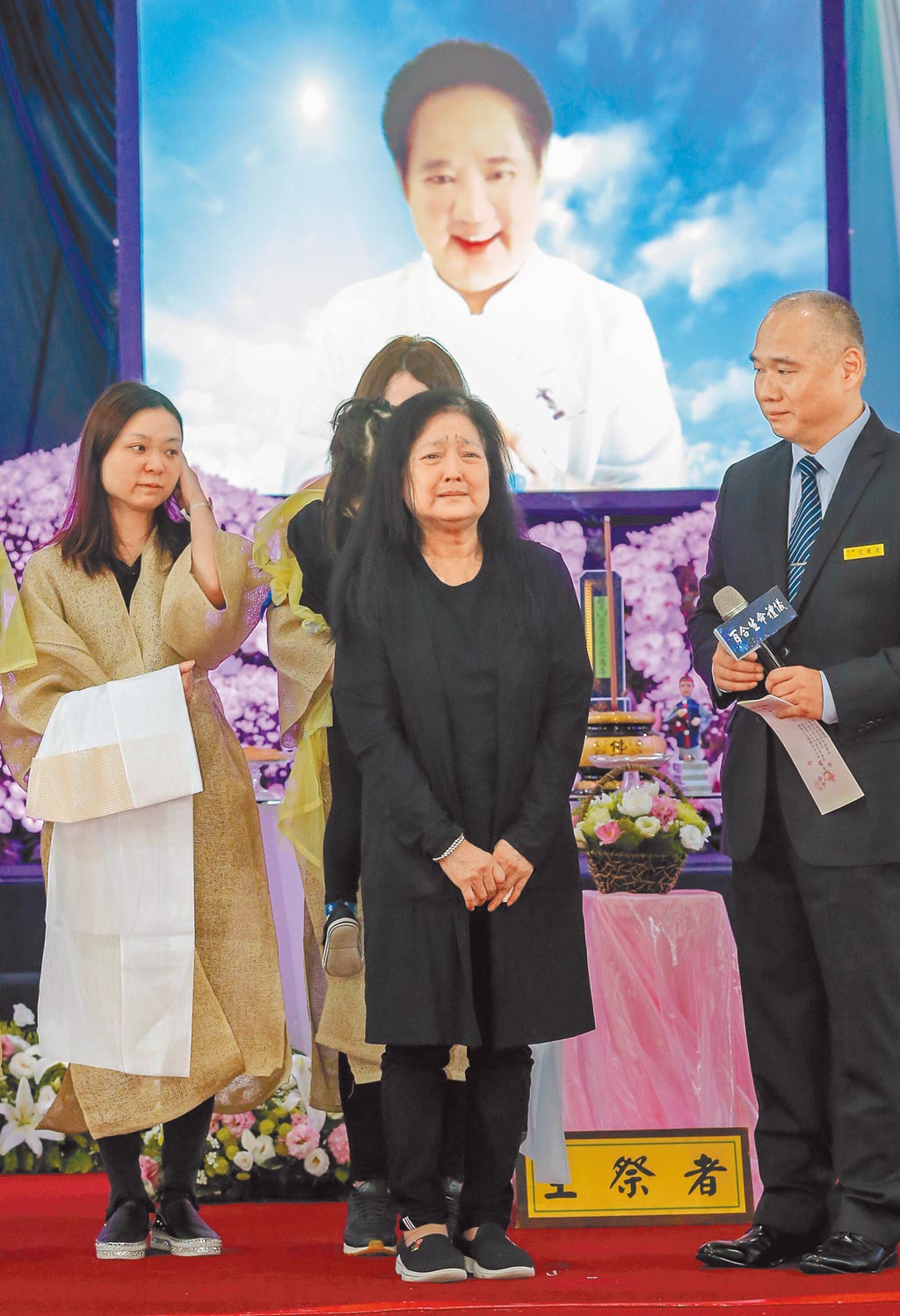 26歲嫁他甘願當繼母！馬如龍49歲兒子猝逝　女星妹曝「70歲沛小嵐近況」著急喊：怕她撐不住