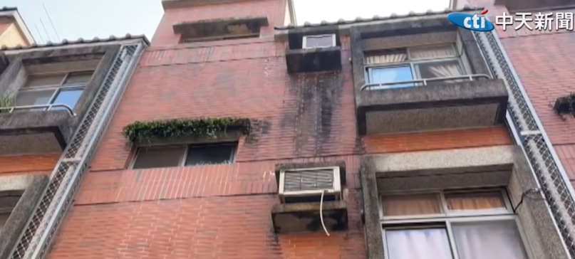 有鑰匙卻爬牆？南投25歲女「男友家墜樓亡」　死者母「曝8疑點」痛喊：還我公道