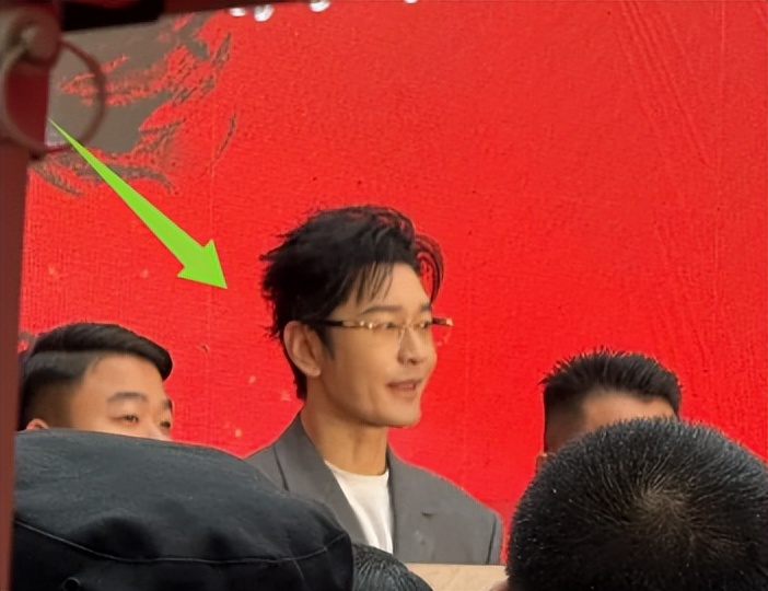 離婚Angelababy6年！48歲黃曉明「被拍到衰老長皺紋」　網一看「兩人對比狀態」愣了：差太多