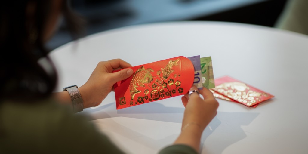 爸媽會愛哪種小孩？「每天陪伴vs過年給大紅包」網答案竟一面倒