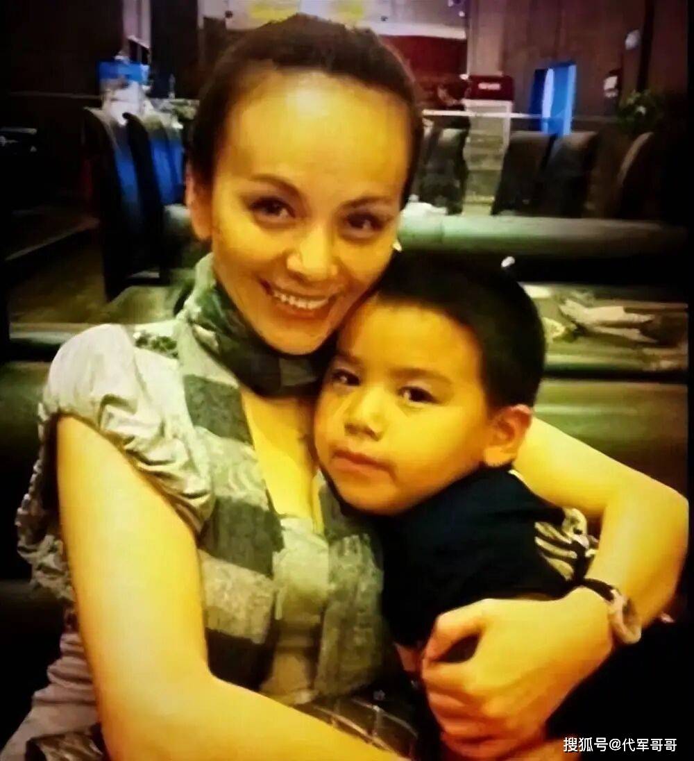 2嫁豪門離婚收場！55歲女星被爆「把父母丟在養老院」　挨轟不孝「淚曝心酸原因」網嘆：都是不得已的...