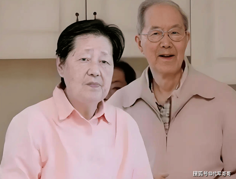 2嫁豪門離婚收場！55歲女星被爆「把父母丟在養老院」　挨轟不孝「淚曝心酸原因」網嘆：都是不得已的...