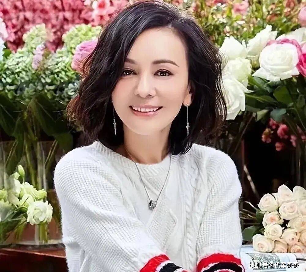 2嫁豪門離婚收場！55歲女星被爆「把父母丟在養老院」　挨轟不孝「淚曝心酸原因」網嘆：都是不得已的...